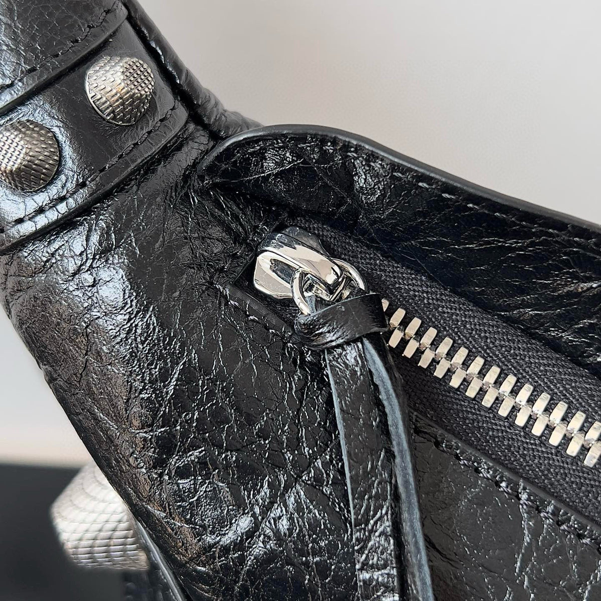 Balenciaga Le Cagole Medium Beltbag detail shot – authentic designer craftsmanship