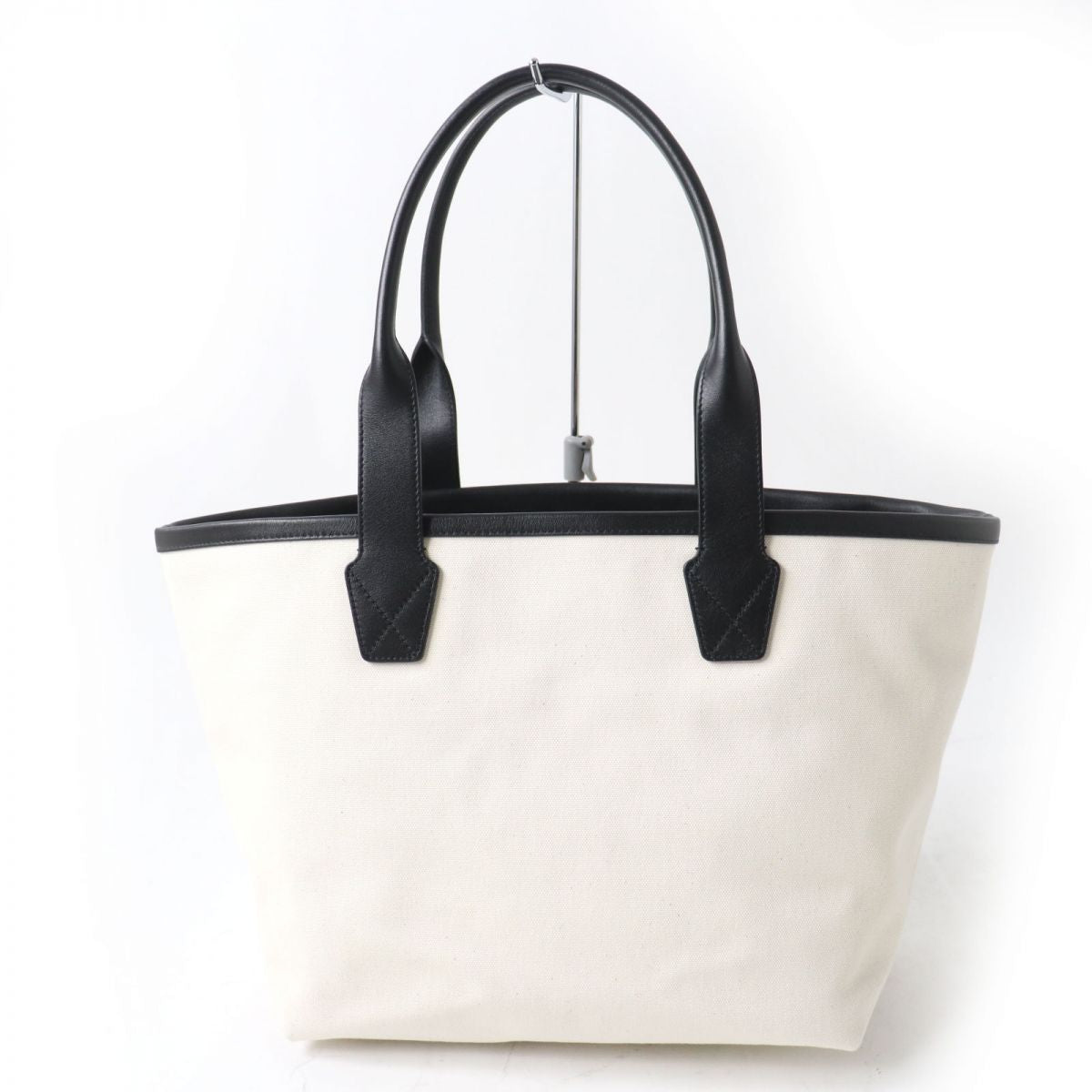 Velvontis elegant leather Luxury Bag interior detail