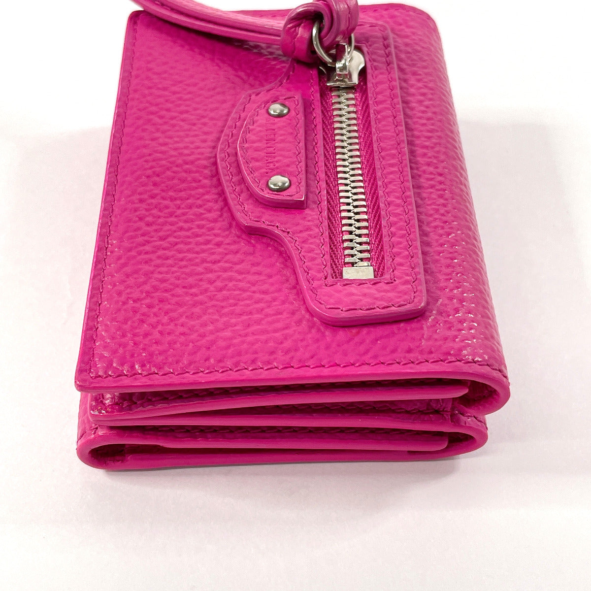 Velvontex elegant leather Luxury Item angled view