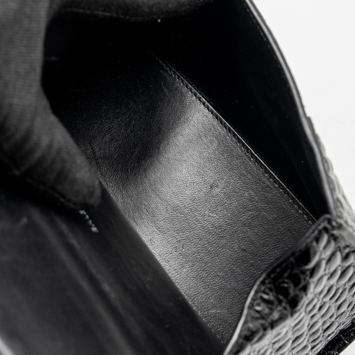 Luxar693 elegant leather Handbag angled view