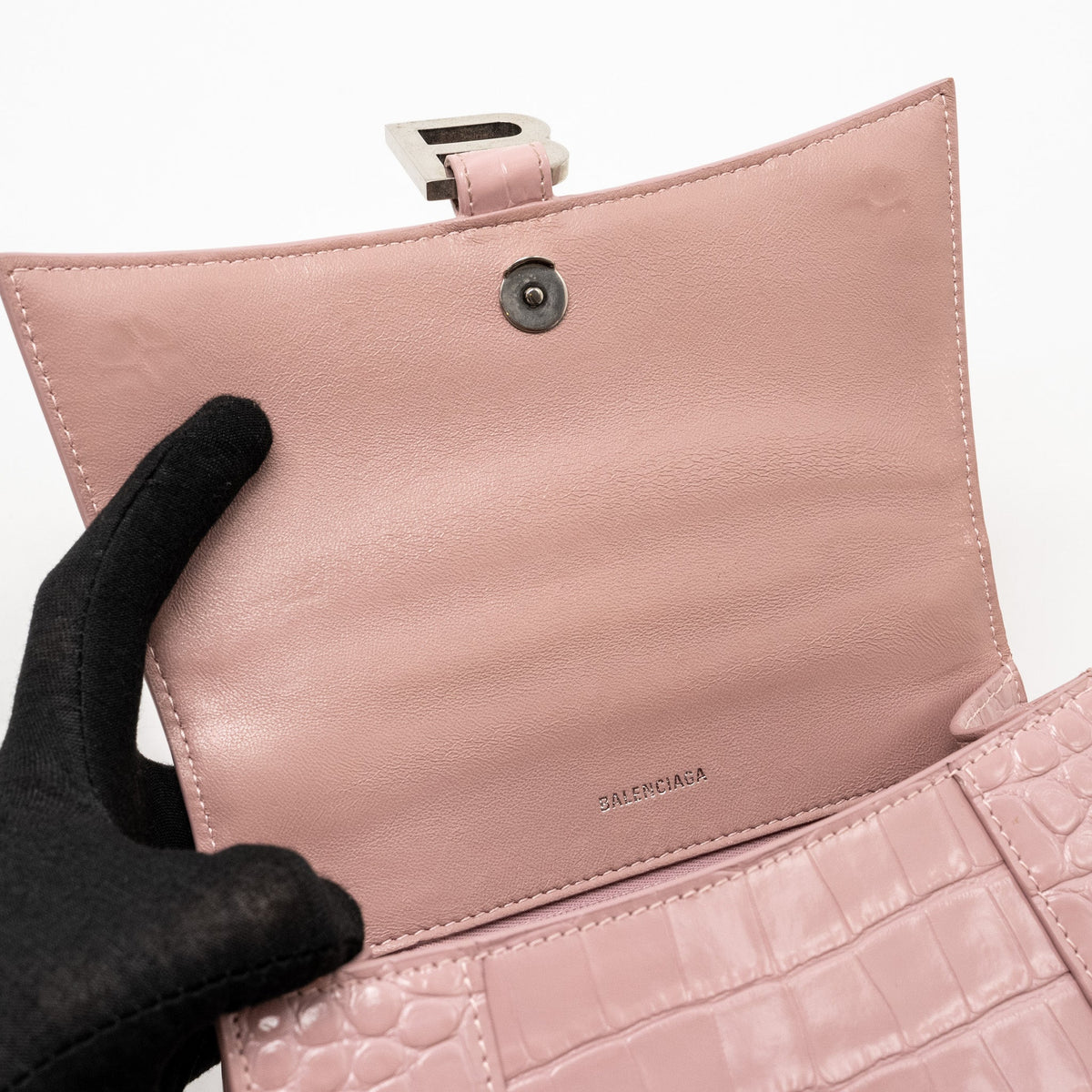 Luxar704 elegant leather Handbag close-up detail