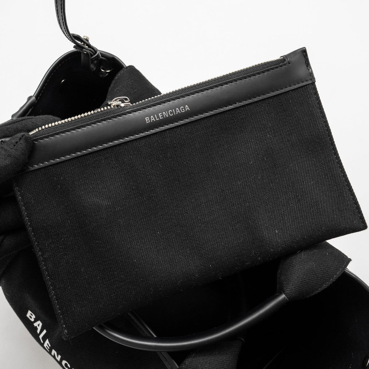 Luxar707 elegant leather Handbag close-up detail