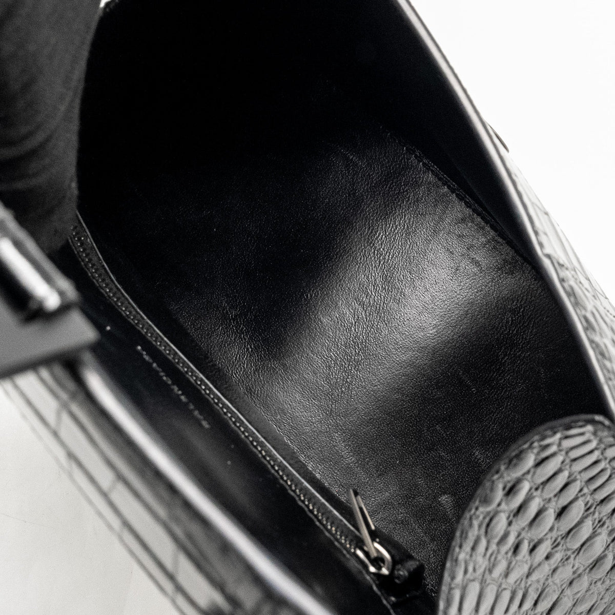 Luxar702 elegant leather Handbag angled view