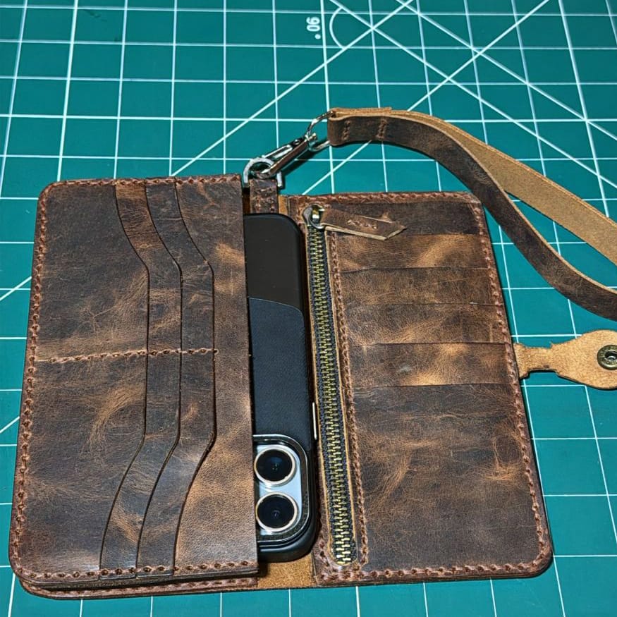 Shelly Mason Leather Wallet – luxury designer bag at Bellvora