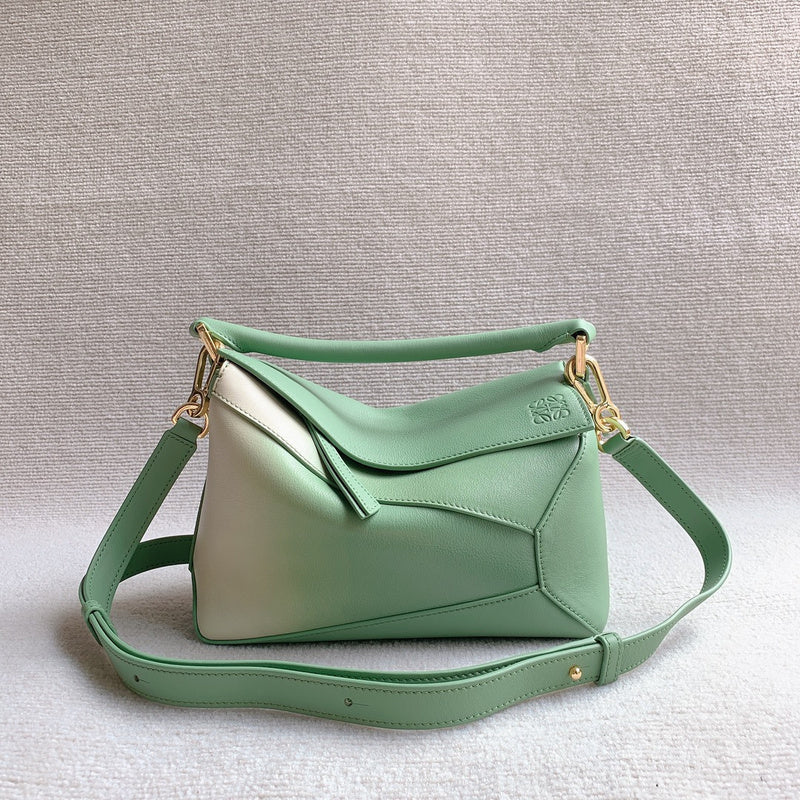 Ziva's Charm handbag – close-up view (24cm*15cm*12cm)