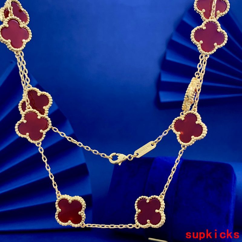 Front view of Van Cleef & Arpels unisex jewelry piece