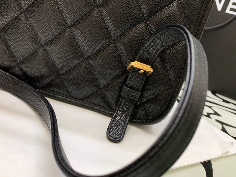  spacious purse view 4