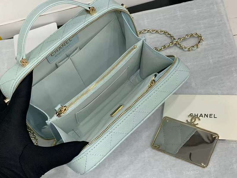Zivas Charm Elevated Essentials Luxury Handbag (Modern Wardrobe Staple) – Detail View