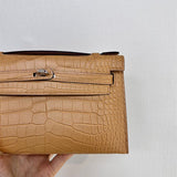  elegant carryall bag detail view showing craftsmanship 14