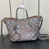  carryall bag interior and compartment view