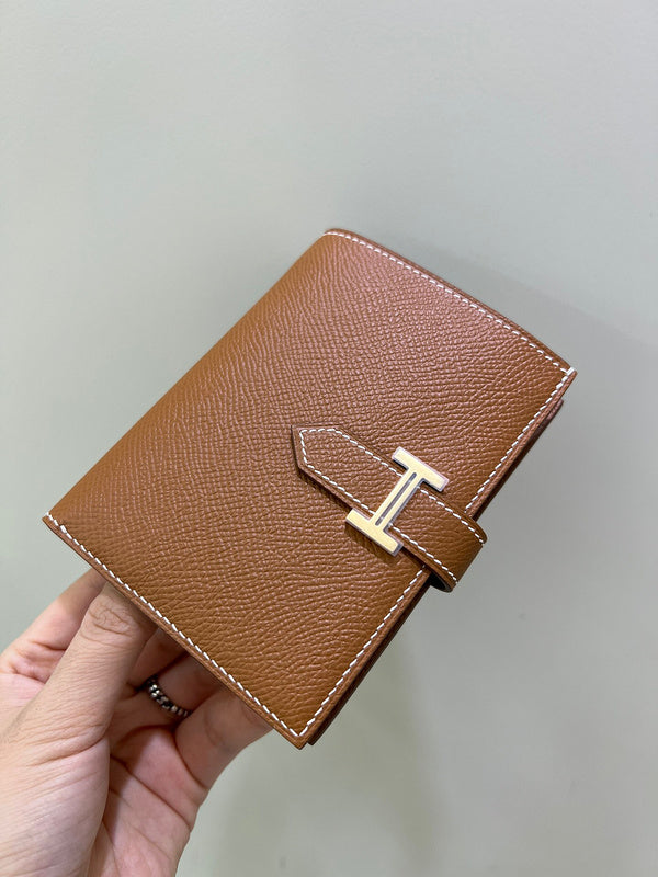 Smart handbag styled for everyday wear