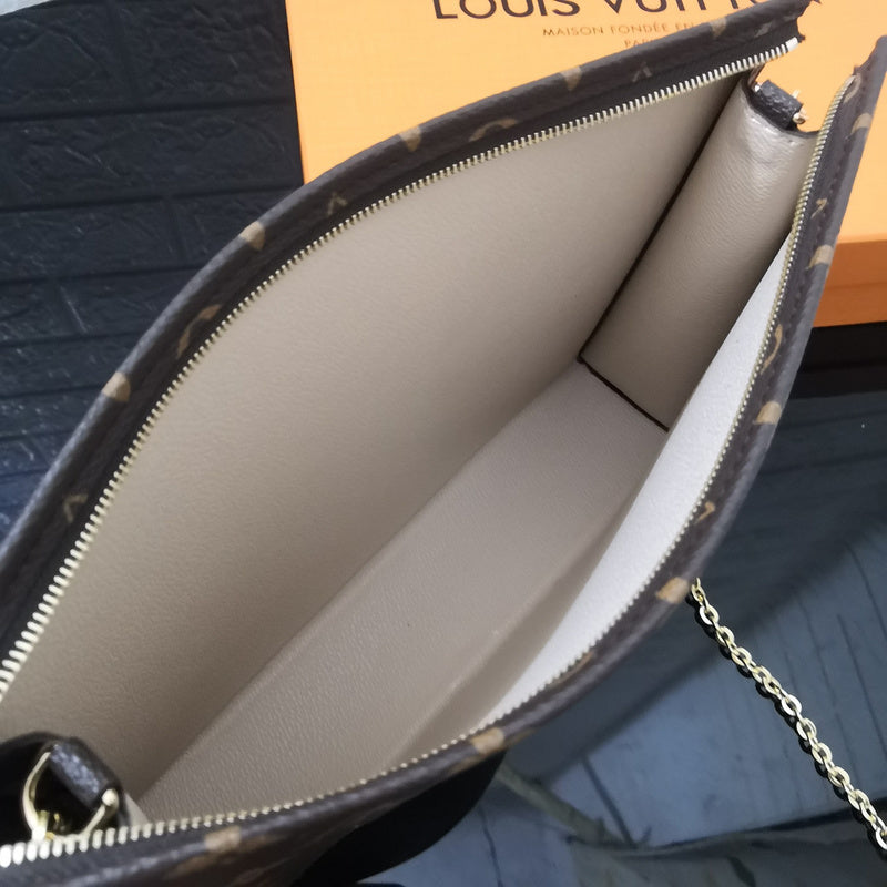 Handle and strap detail of everyday-luxe elevated women's handbag – women's premium purse