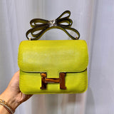  modern carryall bag styled with outfit