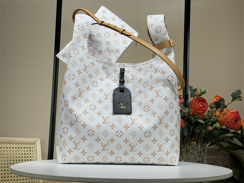  Essential top-handle bag carried on shoulder 16