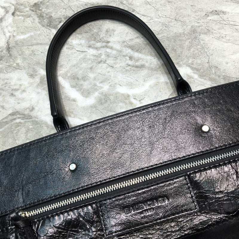 Structured Premium PU Leather Handbag - Understated Luxury Look | Women's Fashion Handbag #632 - texture close-up (image 9) of designer-inspired handbag