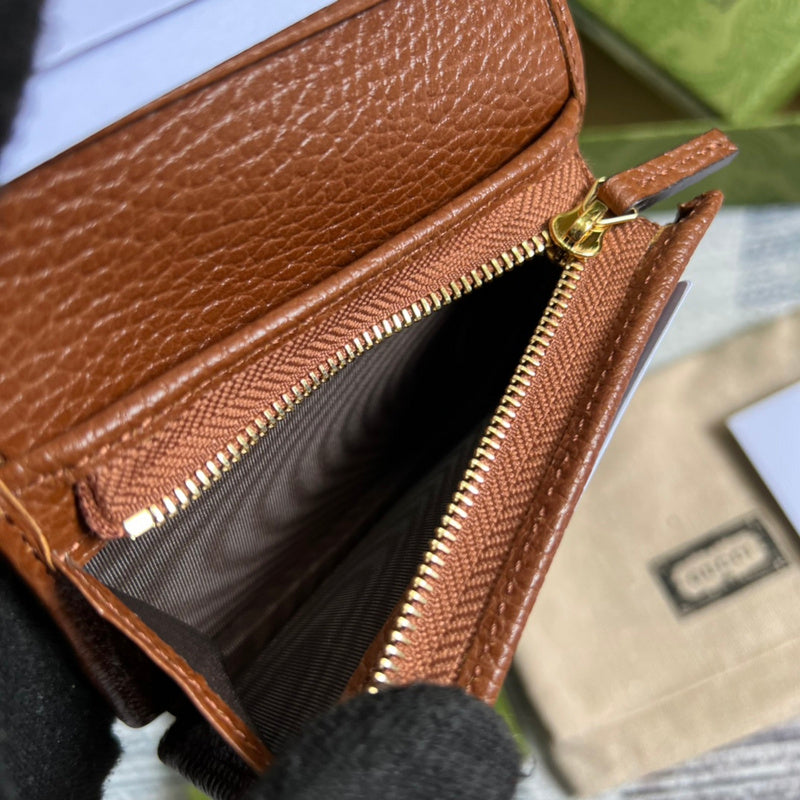 Close-up detail of chic everyday-luxe women's handbag – women's luxury handbag