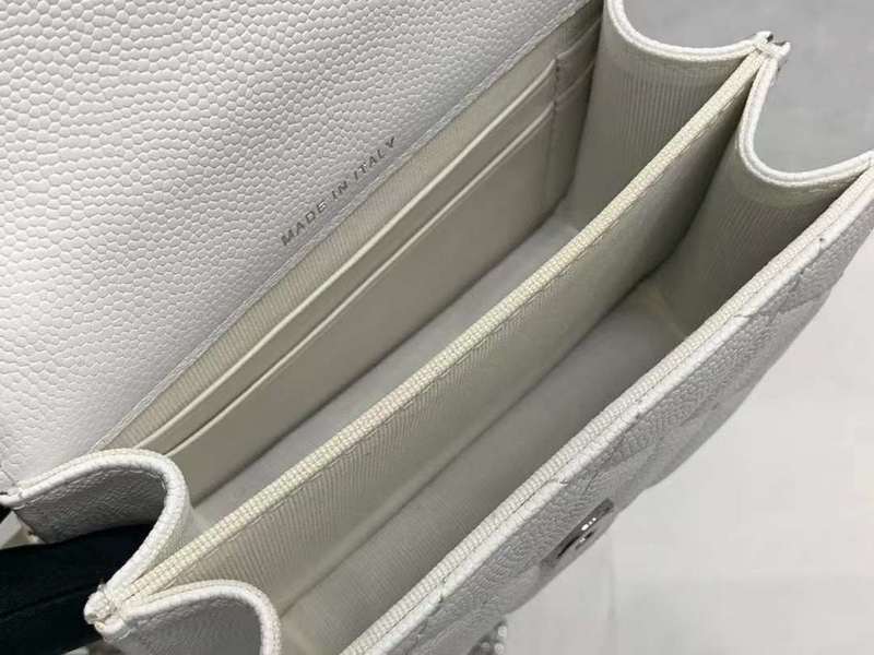 Zivas Charm Effortless Elegance Luxury Handbag (Effortless Style Upgrade) – Interior View
