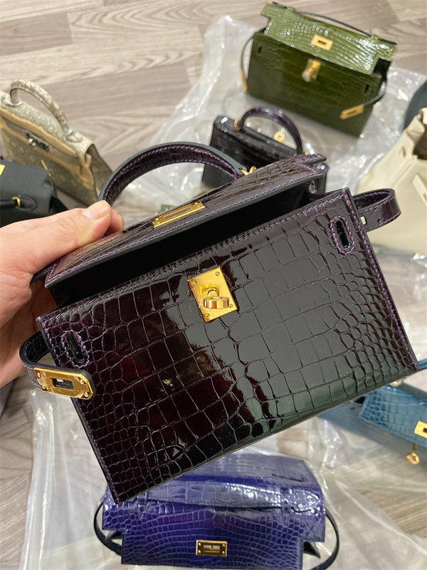  Modern everyday bag front view 19