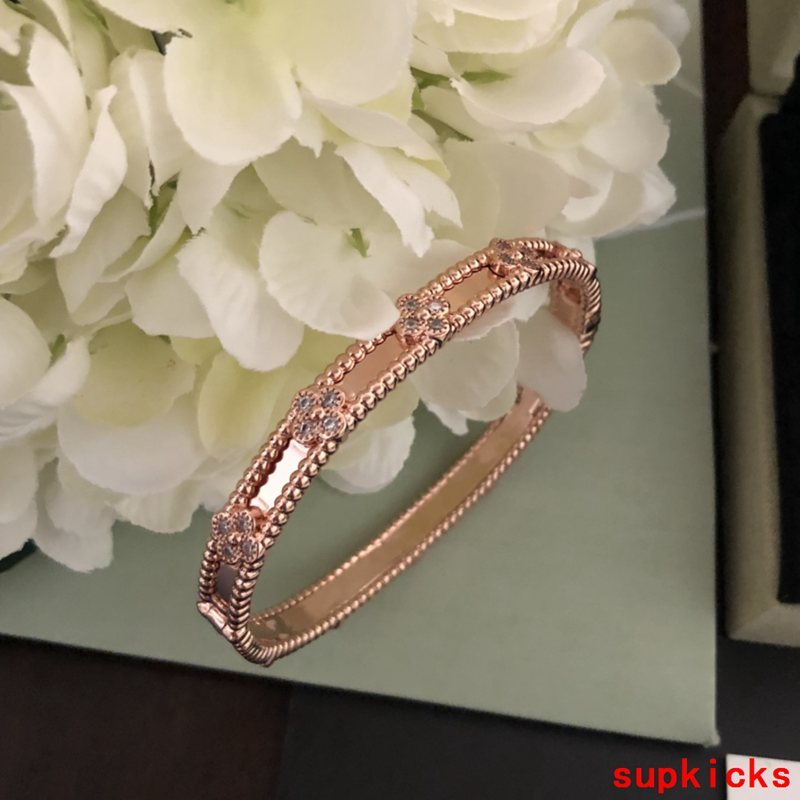 Side view of Van Cleef & Arpels unisex jewelry piece