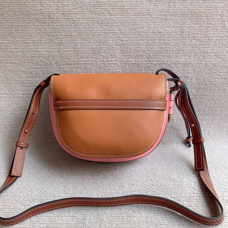 Ziva's Charm handbag – detail view (25cm*18cm*12cm)