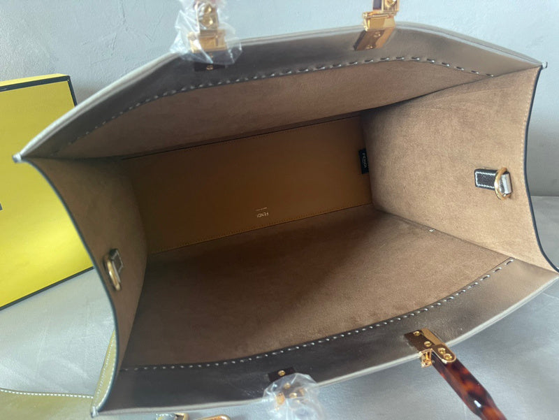 Ziva's Charm handbag – product shot (36cm*17cm*31cm)