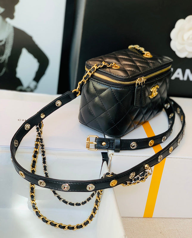 handbag, compact everyday style, image 2