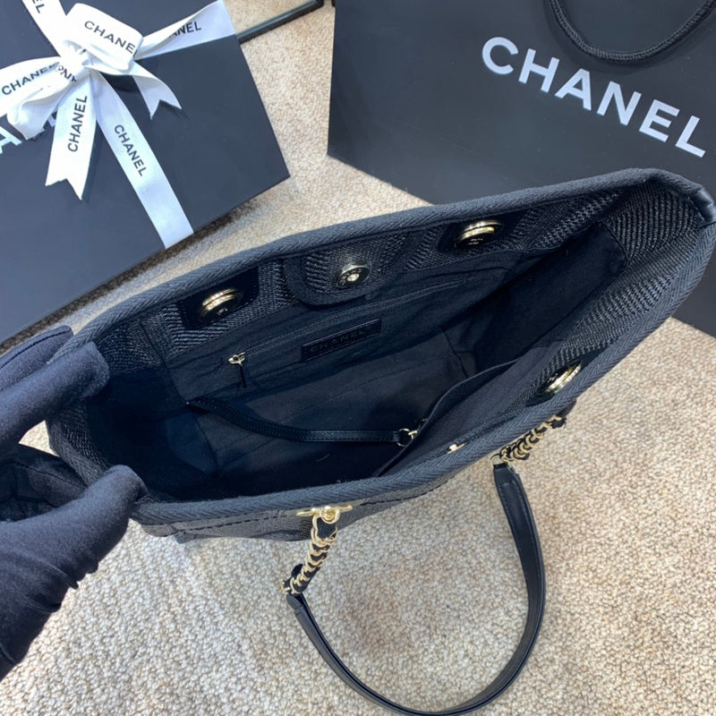 spacious purse view 2