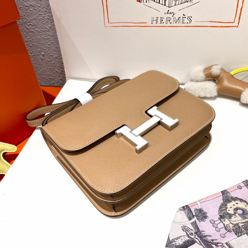 Timeless handbag styled for everyday wear