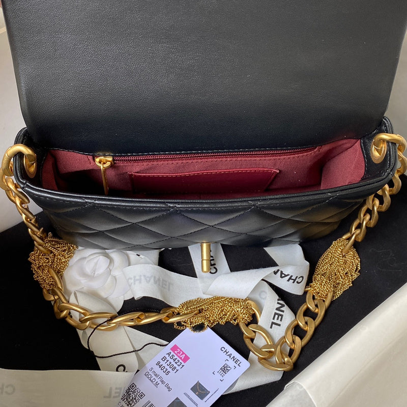 Ziva's Charm handbag – back view (one versatile size)