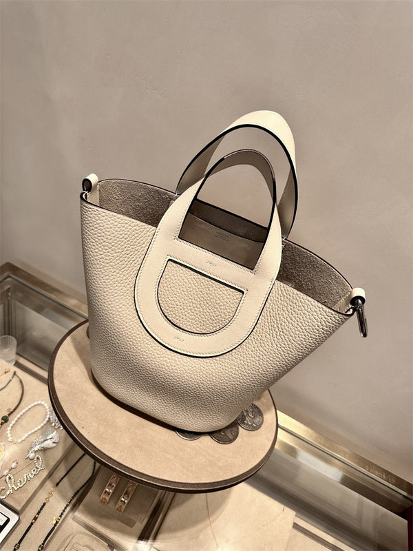  Clean-Lined handbag carried on shoulder 10