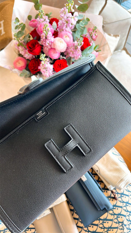  handbag close-up of hardware and finish