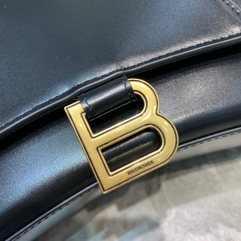 Timeless Vegan Leather Handbag - Chic Everyday Appeal | Women's Everyday Carry Handbag #629 - hardware and detail close-up (image 5) of designer-inspired handbag