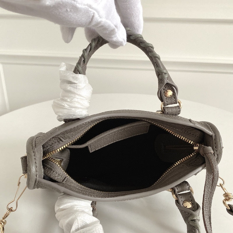 Zivas Charm Classic Sensibility Statement Handbag (Statement-Ready Design) – Detail View