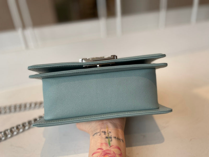  women's handbag, versatile design, view 4