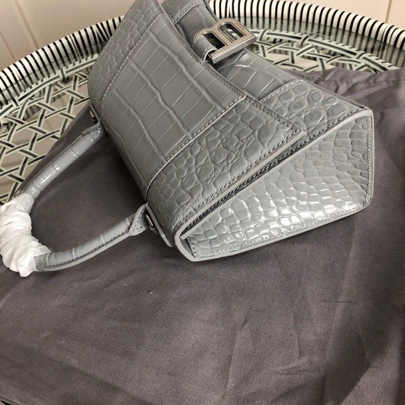 Handle and strap detail of sleek classic women's handbag – women's designer-style accessory