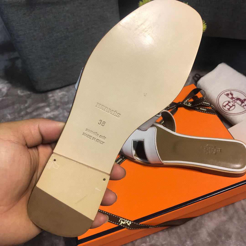 Hermes sandals Style 075 - top view showing design