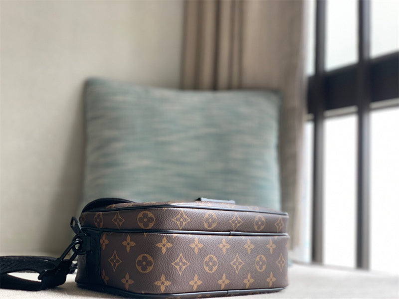  everyday bag interior and compartment view