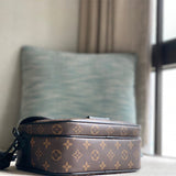  everyday bag interior and compartment view