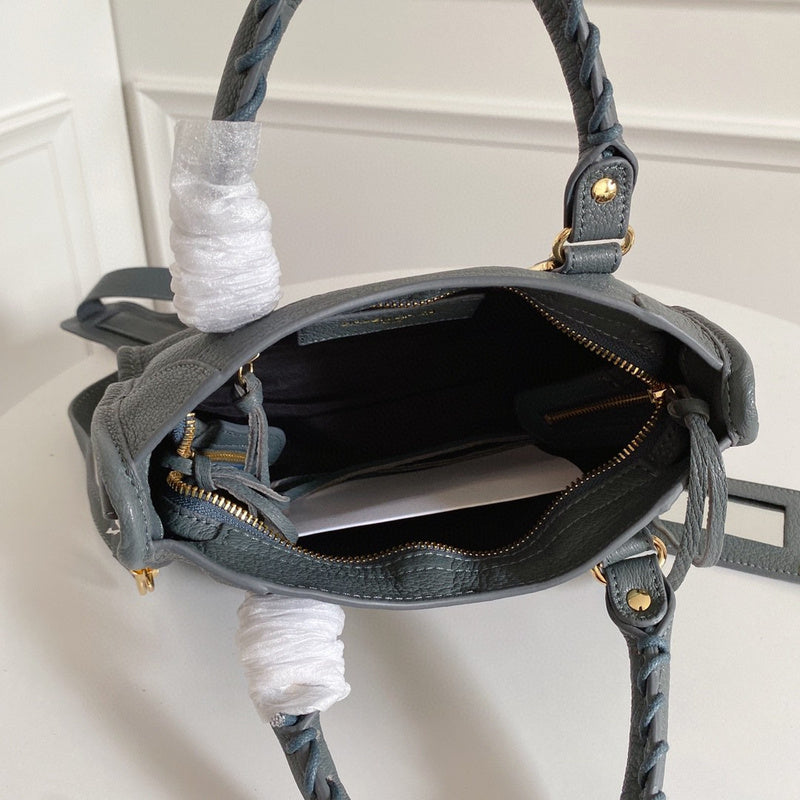 Zivas Charm Effortless Sophistication Statement Handbag (Signature Shape & Finish) – Close-Up Detail