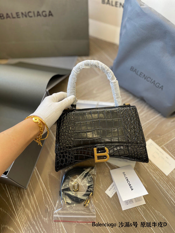 Ziva's Charm handbag – product shot (one versatile size)