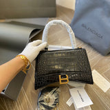 Ziva's Charm handbag – product shot (one versatile size)