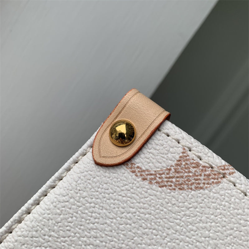  streamlined everyday bag styled with outfit