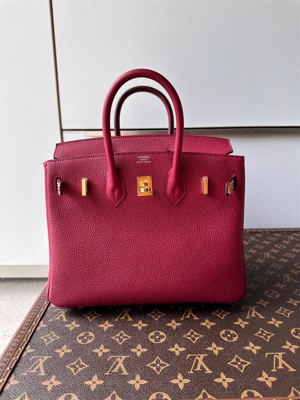  modern shoulder bag styled with outfit 12