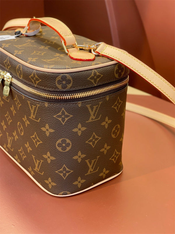  everyday crossbody bag styled with outfit