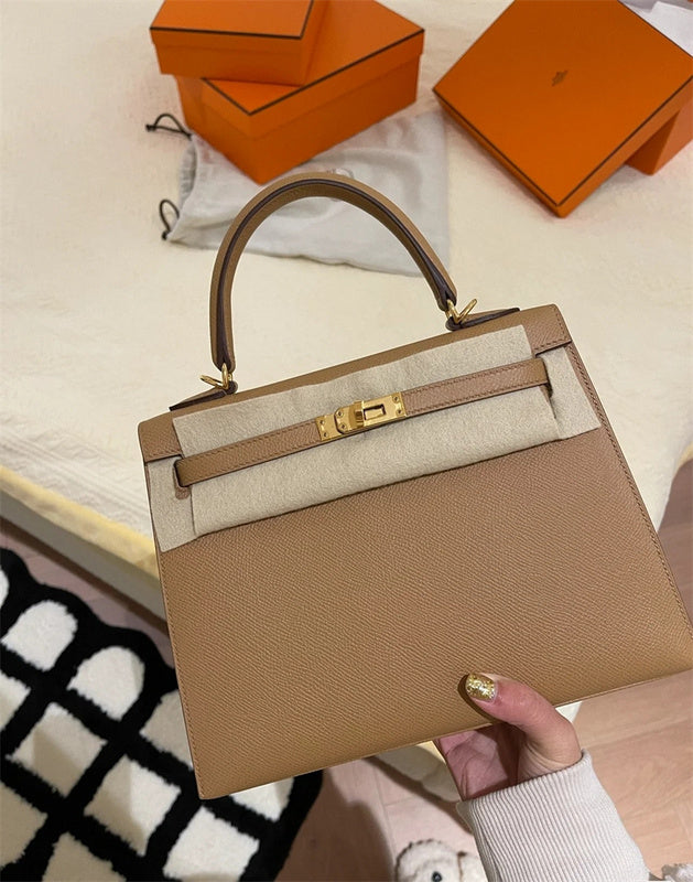 Effortless handbag styled for everyday wear