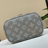  versatile crossbody bag detail view showing craftsmanship 8