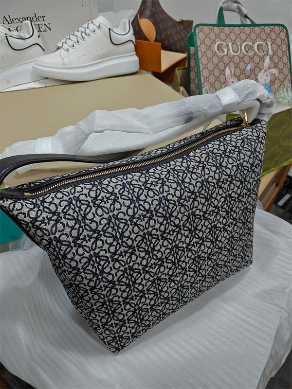 Ziva's Charm handbag – front view (21cm*20cm*14cm)