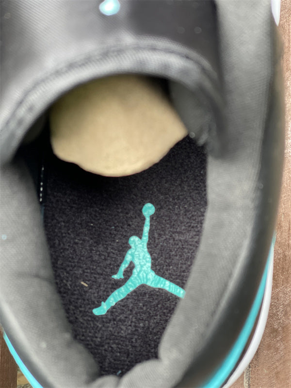 Nike Men's & Women's Premium Athletic Sneakers — Style 223 hardware detail
