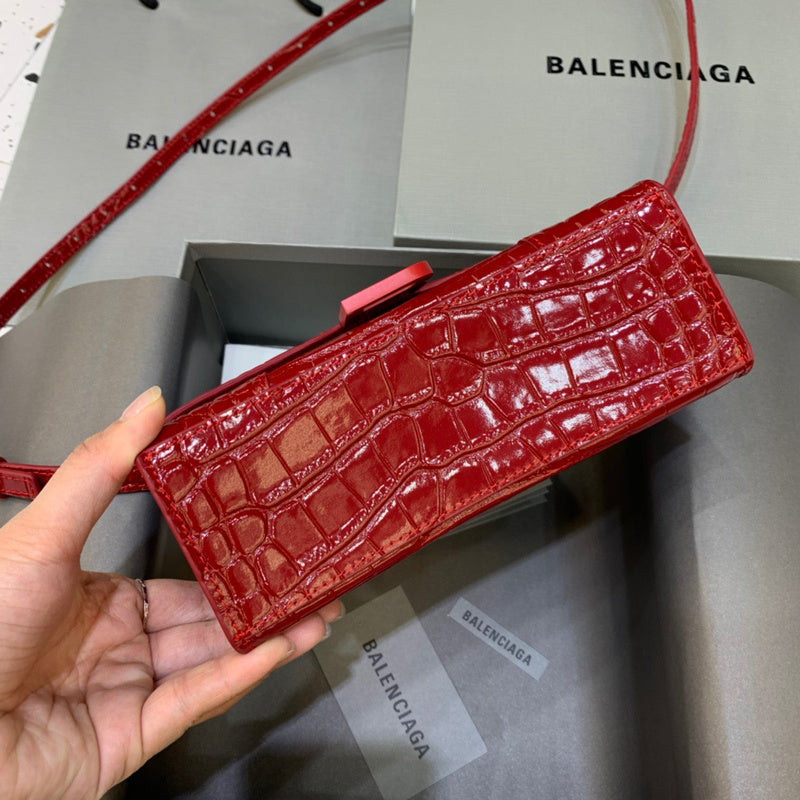 Understated Vegan Leather Handbag - Versatile Everyday Design | Women's Luxury Handbag #569 - hardware and detail close-up (image 5) of designer-inspired handbag