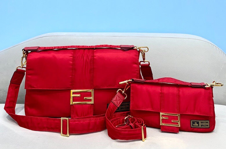 Ziva's Charm handbag – detail view (Standard Size)